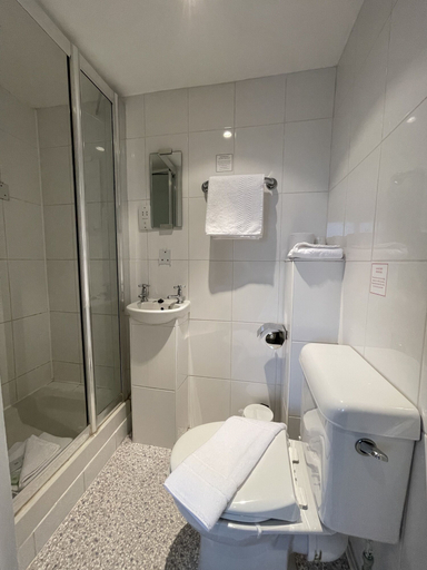Bathroom 3, Shandon Hotel, London