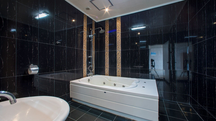 Bathroom 3, Seohaean Resort, Taean