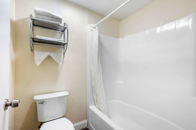 Bathroom 4, Econo Lodge West Yarmouth on Cape Cod, Barnstable