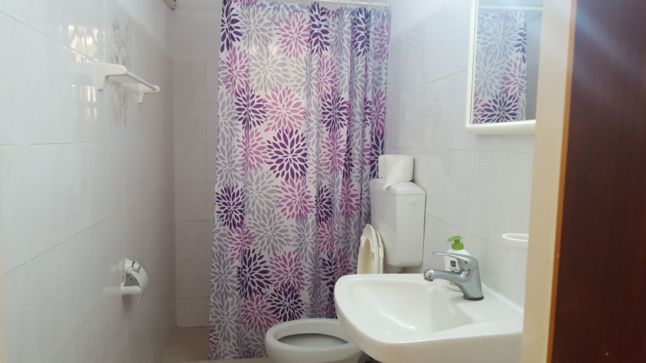 Bathroom, Pizania, South Aegean