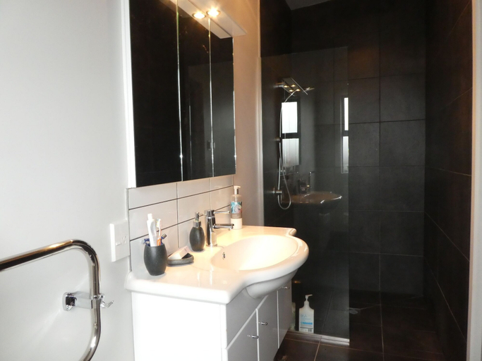 Bathroom 3, Matuki Gold, Mackenzie
