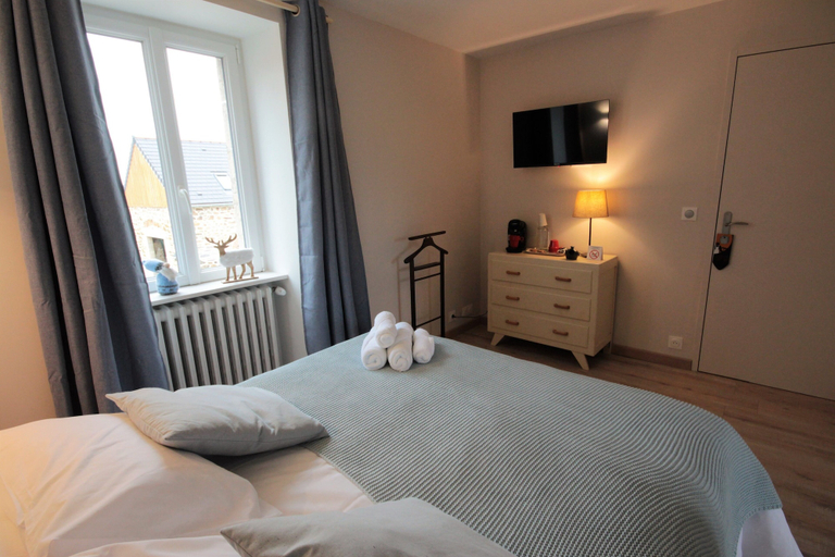 Bedroom 5, Le Manoir de Kérofil, Finistère