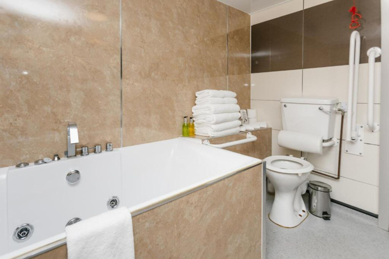 Bathroom 5, Siberia Bar & Hotel, Aberdeen