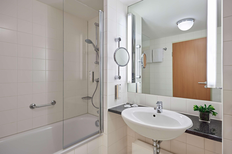 Bathroom 5, Lindner Hotel Cologne Am Dom, part of JdV by Hyatt, Köln