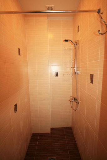Bathroom 2, City Hostel na Blyukhera 24, Novosibirskiy rayon