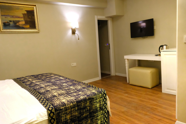 Bedroom 4, Olympos Garden Hotel, Beyoğlu