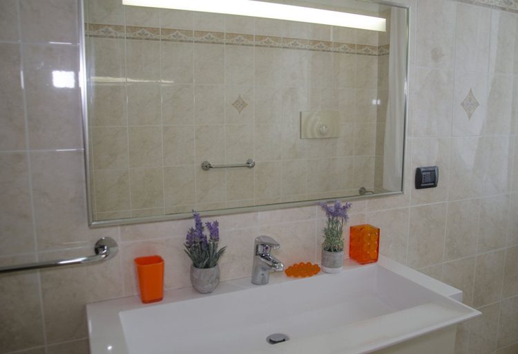 Bathroom 3, Casa Ombrina, Sassari