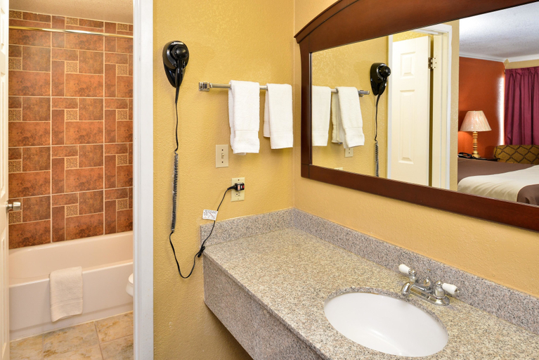 Bathroom 5, Americas Best Value Inn Schulenburg, Fayette