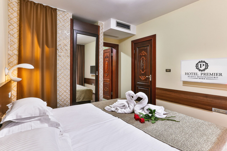 Bedroom 4, Hotel Premier