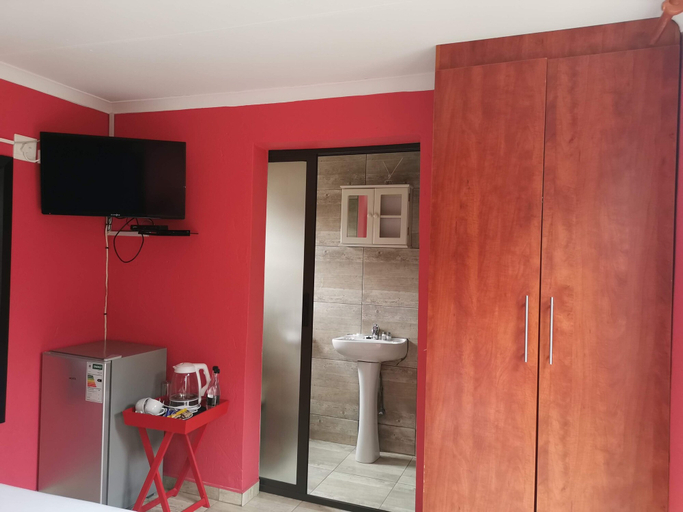 Others 5, Thavhani Guest House, Vhembe