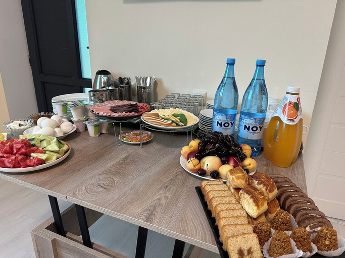 Food & Drinks, Hotel X
