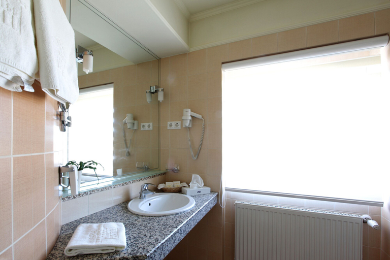 Bathroom 4, Aranyhomok Hotel Business & Relax, Kecskemét