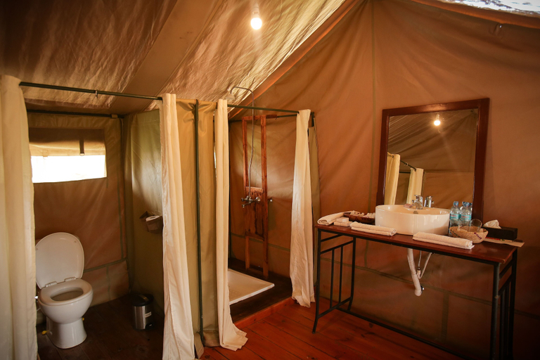Bathroom, Kisura Serengeti Tented Camp, Serengeti