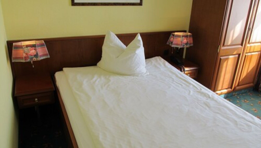 Bedroom 3, Brandiser Parkhotel, Leipzig