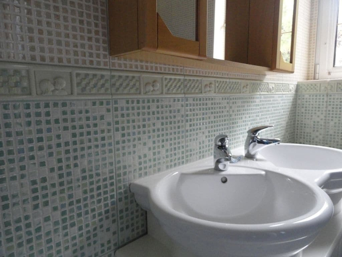 Bathroom 2, Petrovac Villa With Pool