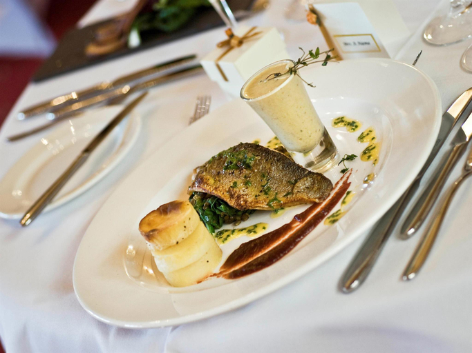 Food & Drinks 5, Mercure Stratford Upon Avon Shakespeare Hotel, Warwickshire