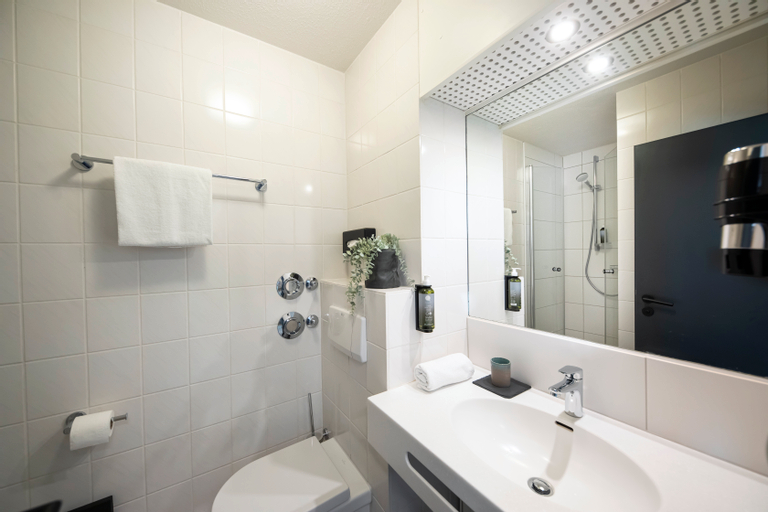 Bathroom 4