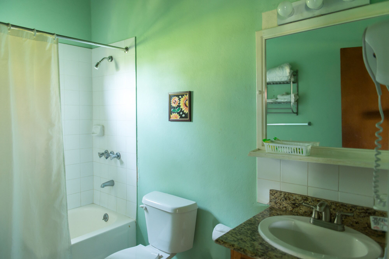 Bathroom 4, Pipers Cove - Runaway Bay