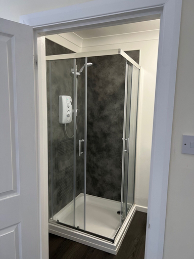 Bathroom 4, Harmondsworth Hall Guest House Heathrow, London