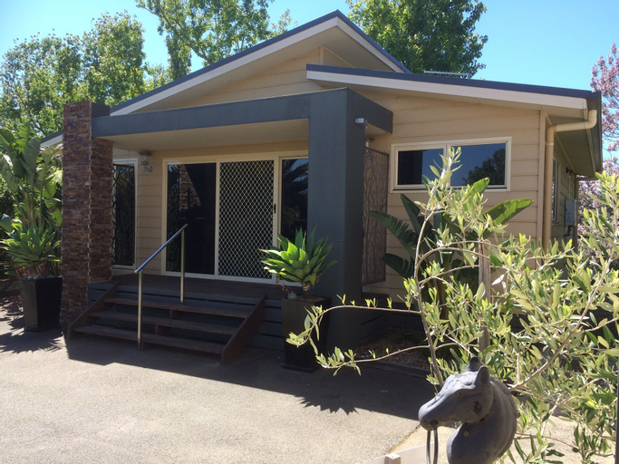Exterior 18
