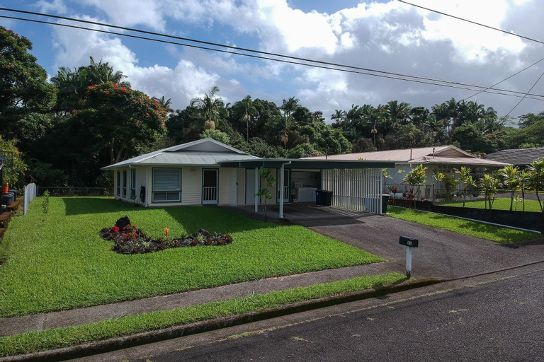 Hilo Hale Kaumana 3 Bedroom Home by RedAwning, Hawaii