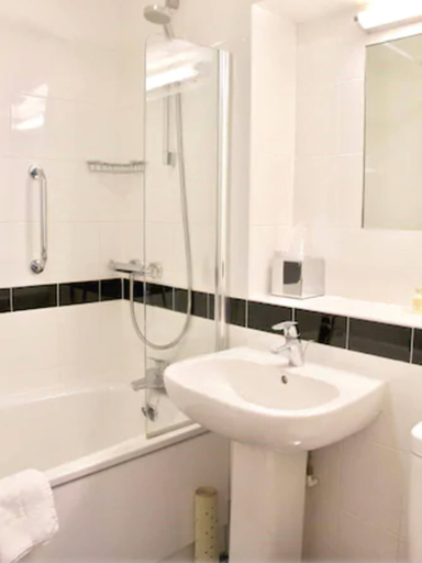 Bathroom 4, Best Western Ship Hotel, Surrey