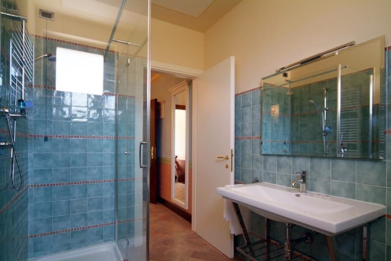 Bathroom 4, Valle Rosa, Perugia
