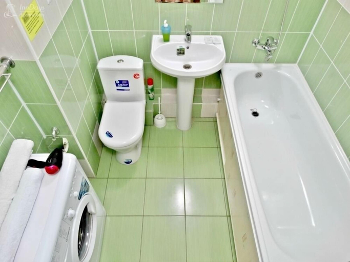 Bathroom, Inndays on Lunacharskogo-3, Tula