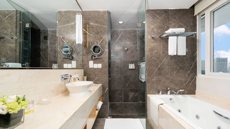 Bathroom 5, Holiday Inn SHIJIAZHUANG CENTRAL by IHG, Shijiazhuang