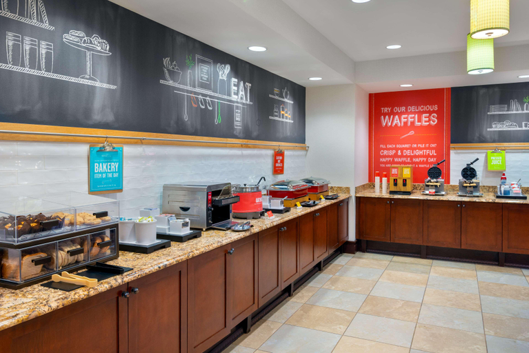 Food & Drinks 5, Hampton Inn & Suites Hartford/Farmington, Hartford