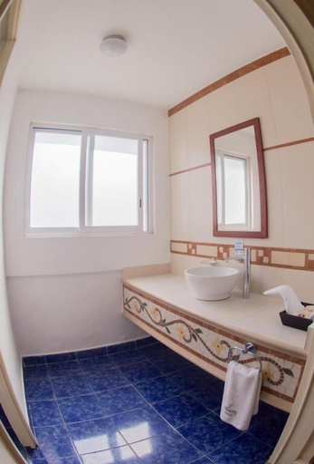 Bathroom 4, Hotel Villa Las Margaritas Sucursal Centro, Tlalnelhuayocan