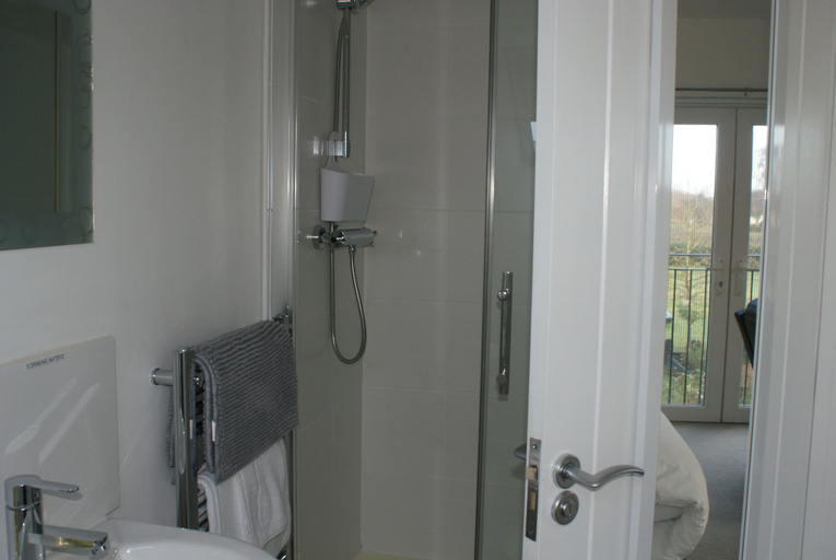 Bathroom 4, Tirah Bed and Breakfast, Suffolk