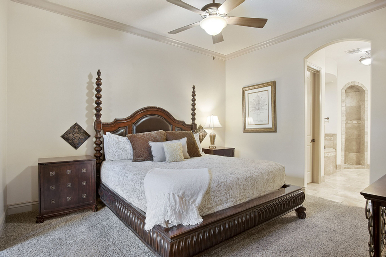 Bedroom 4, Sierra Sky Patio w/ Fireplace, Washington