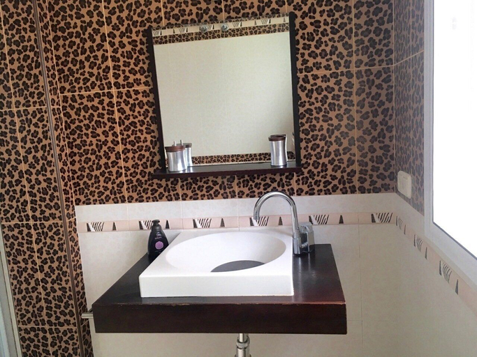 Bathroom 3, House Global 100, Granada