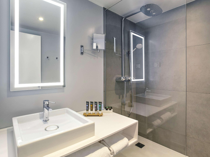 Bathroom 5, Novotel Dijon Sud, Côte-d'Or