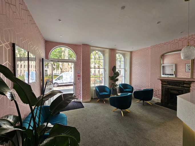 Public Area 3, George Hotel, London