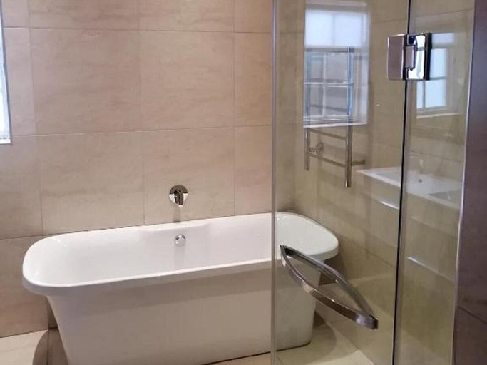 Bathroom 4, Fiore Guest Accommodation, Overberg