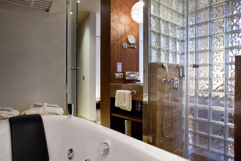 Bathroom 5, Grund Resort Golf & Ski, Trutnov