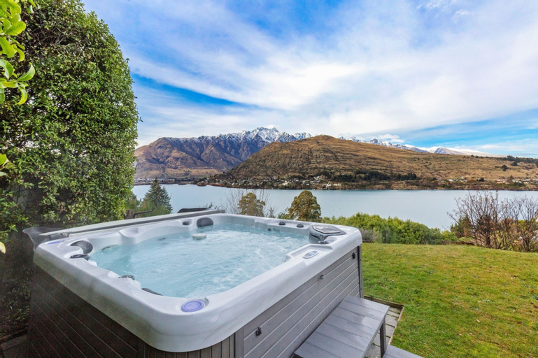 Woodbury Retreat, Queenstown-Lakes