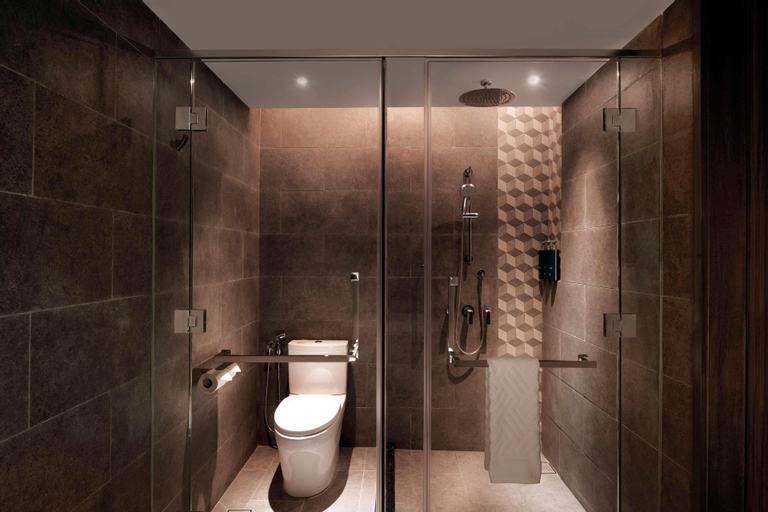 Bathroom 16