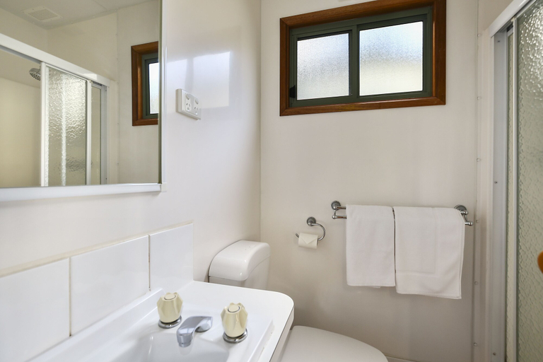 Bathroom 3, Enclave at Healesville Holiday Park, Yarra Ranges - North