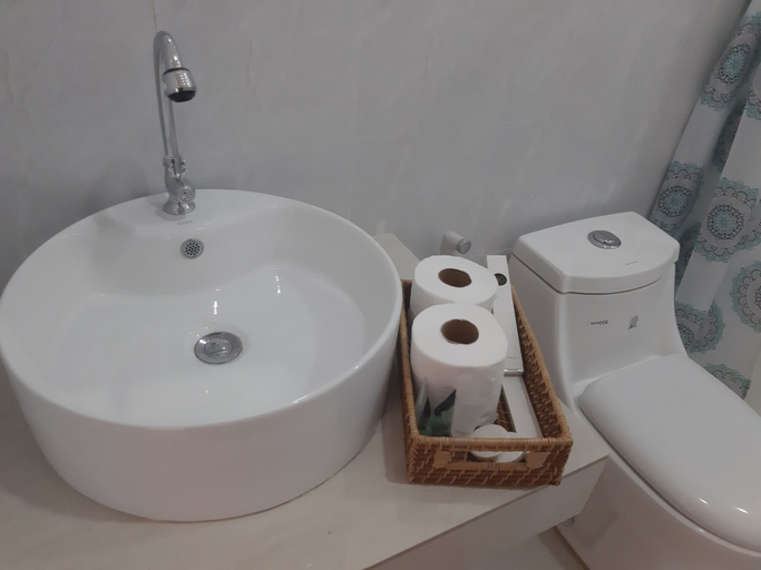 Bathroom 3, Chinita Boutique Hotel, Dauis
