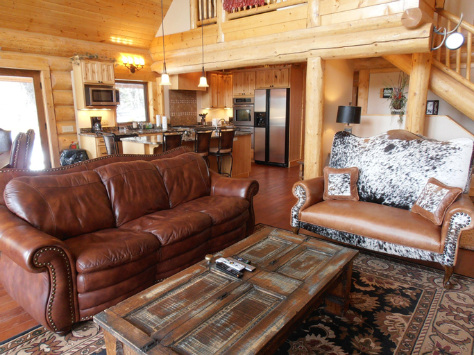 Country Club Homes, Colfax