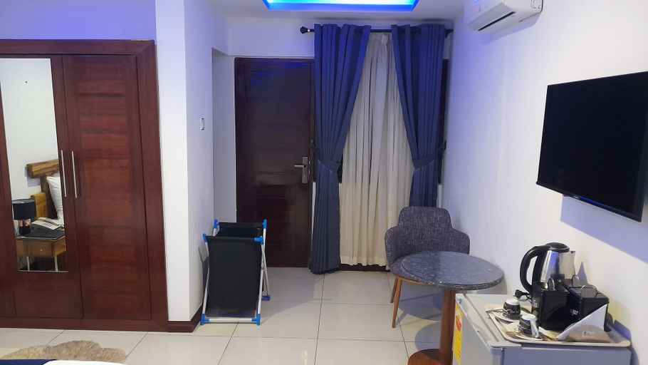 Others 5, ADESHIE FIE HOTEL, Wassa West