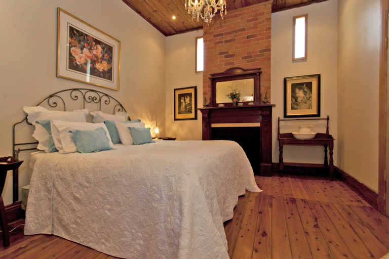 Bedroom 2, Rose Cottage - Historic Luxury, Albury