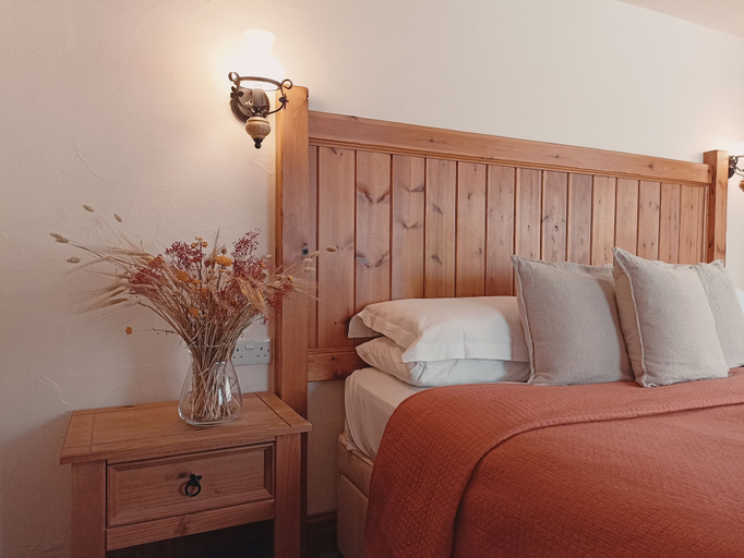 Bedroom 2, Gwaelod Y Garth Inn, Cardiff