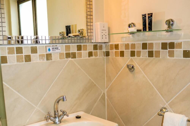 Bathroom 4, Peo Luxury Apartments, Ngamiland East