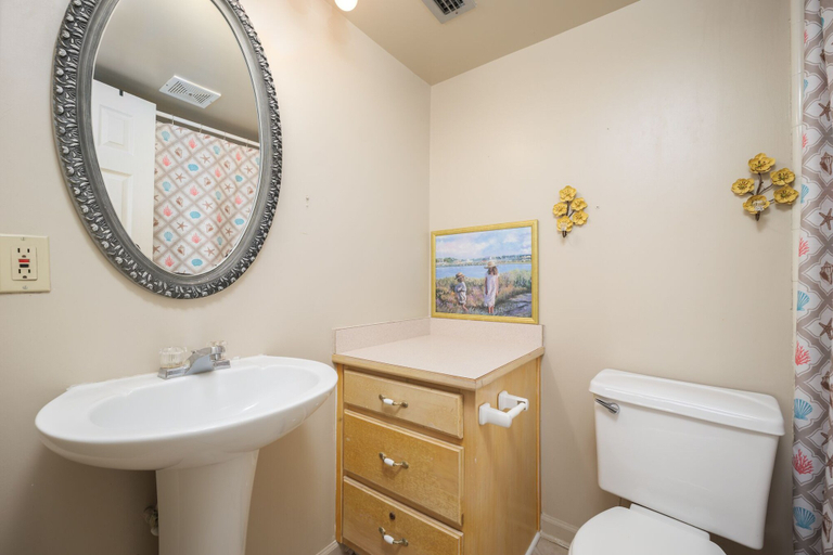 Bathroom 4, Pelican Inlet C 216, Saint Johns