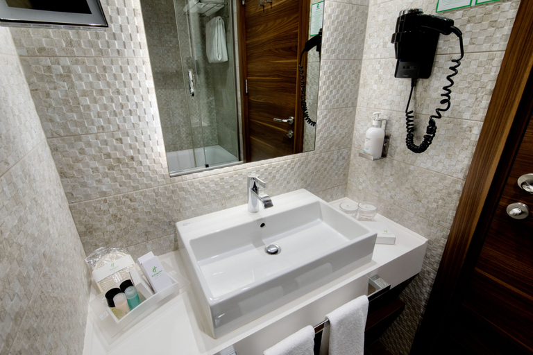 Bathroom 5, Holiday Inn ISTANBUL - KADIKOY by IHG, Kadıköy