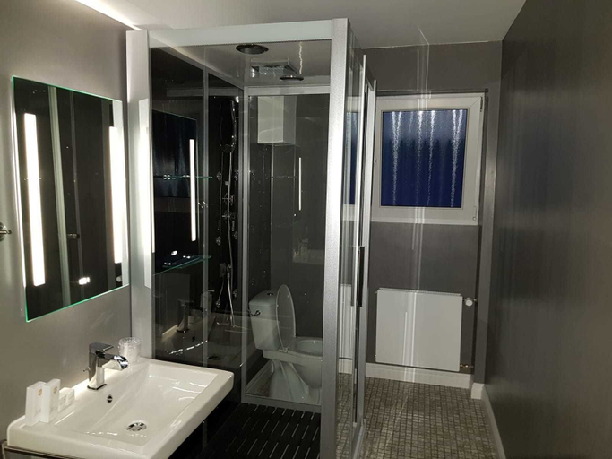 Bathroom 5, Hotel Krone UG, Rottweil
